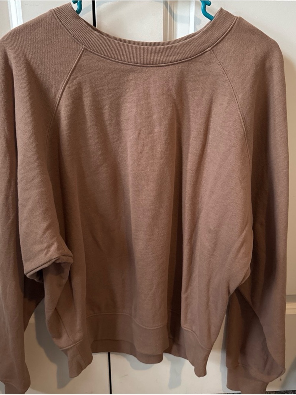 Women’s old navy Raglan crew sweatshirt-medium